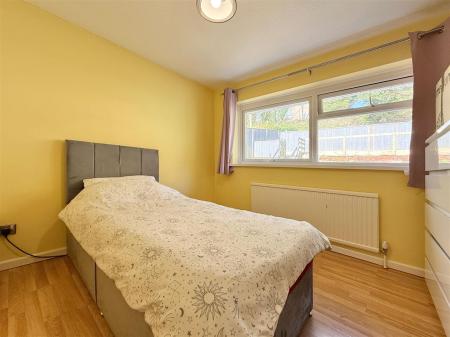 Bed1.JPG