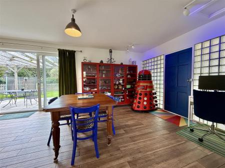 Dining Area.JPG