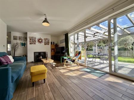 Lounge Onto Patio.JPG