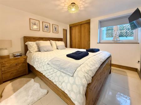 Bedroom 1.JPG