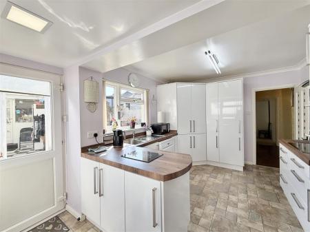 Kitchen_.jpeg