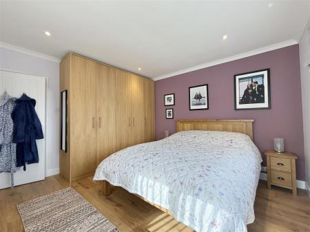 Bed 1.jpg