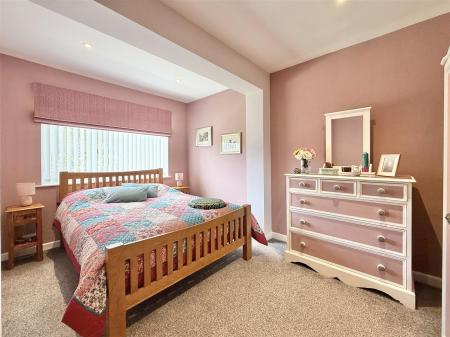 Bed 2.jpg