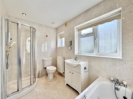 Bathroom..jpg