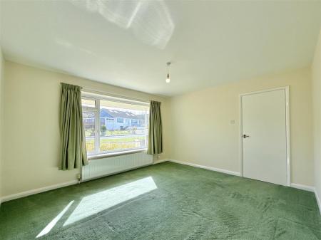 Bedroom 1.jpg