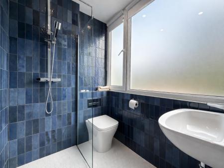 Bed 1 En Suite.png