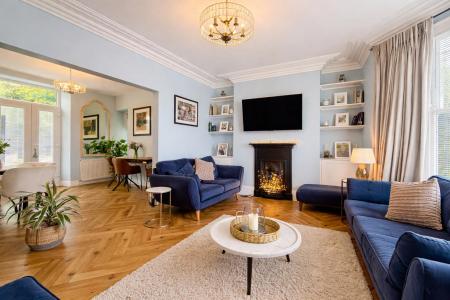 Lounge Area Towards Seating Area.png