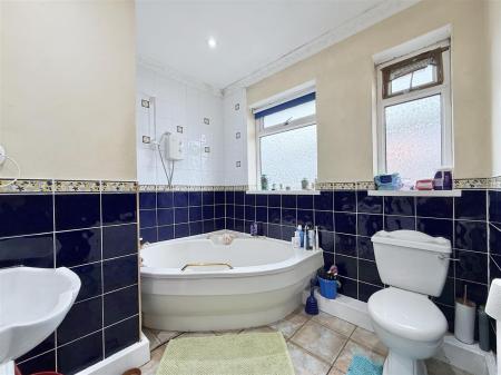Family Bathroom.jpg