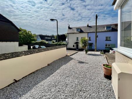 Flat 2 Garrow Court 12.JPG