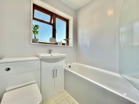 Flat 2 Garrow Court 6.JPG