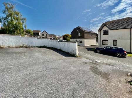 Flat 2 Garrow Court 10.JPG