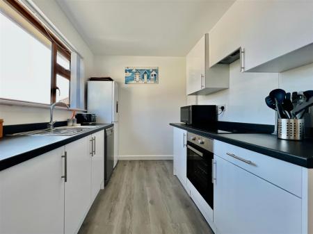 Flat 2 Garrow Court 13.JPG