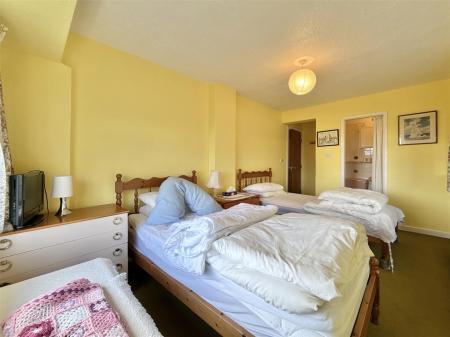 Bedroom 1.jpg