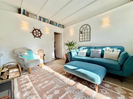 Lounge Towards kitchen.JPG