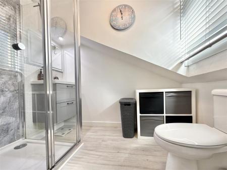 Bedroom 1 Ensuite.jpg