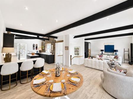 Kitchen Dining  Area.png