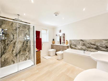 Bedroom 1 Ensuite.png