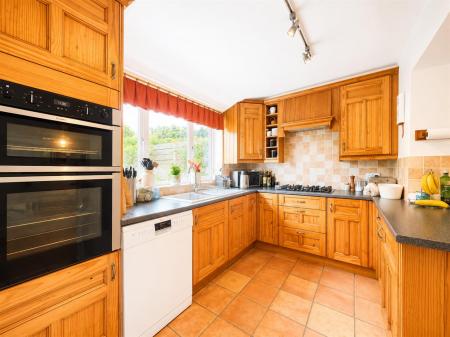 Kitchen Area.png