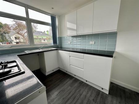 Kitchen 2.jpg