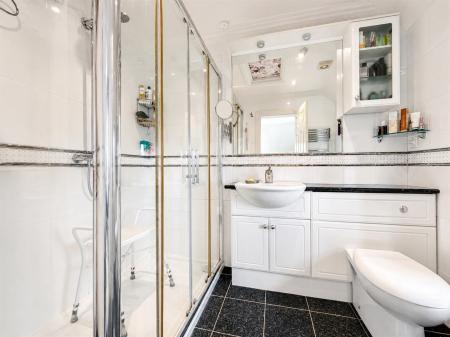 Bed 1 En Suite.png