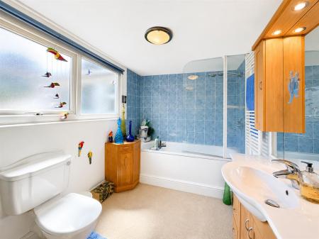 Bed 1 En Suite.png