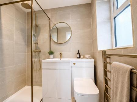 Bedroom 1 Ensuite.png