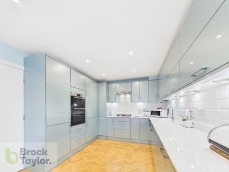 CAM02841G0-PR0060-ST