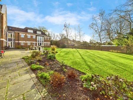 39c5e21d-CAM04018G0-