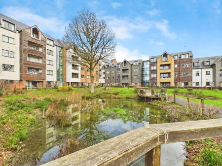 dbd837ba-CAM04018G0-