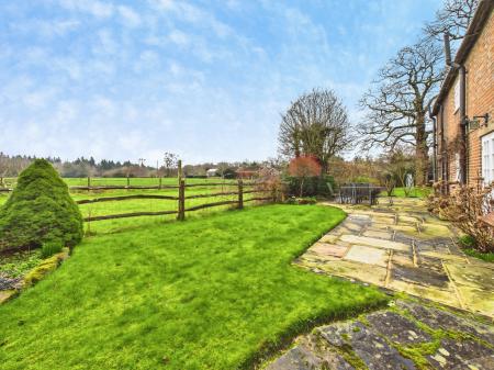 c2357790-CAM04018G0-