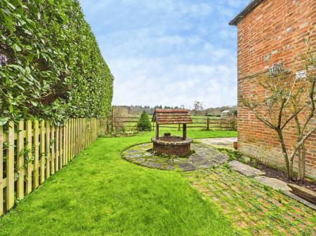 d2e00b37-CAM04018G0-