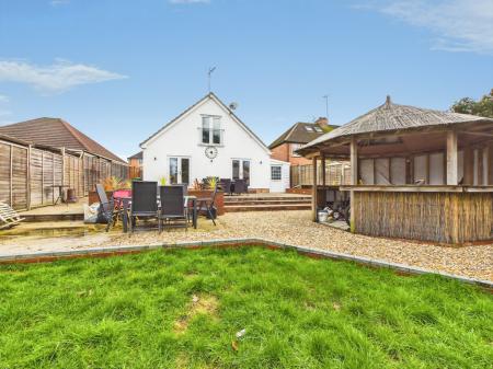 7af82a10-CAM04018G0-