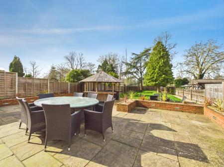 c8393e39-CAM04018G0-