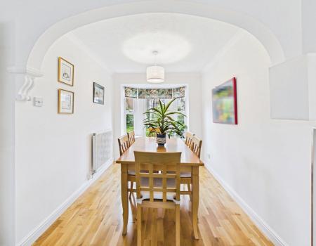 abd24f9e-CAM04018G0-