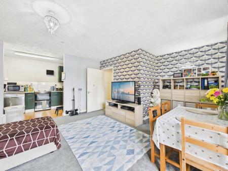 58a6037e-CAM04018G0-