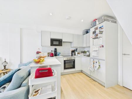 80d6585c-CAM04018G0-