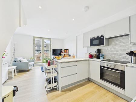 64533a10-CAM04018G0-