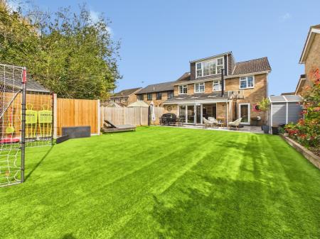 355679cd-CAM04018G0-