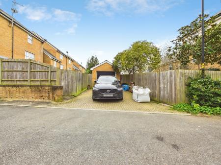 f86537d1-CAM04018G0-