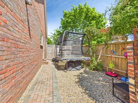d42a53dd-CAM04018G0-