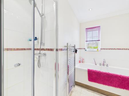 Family Bathroom / Sh
