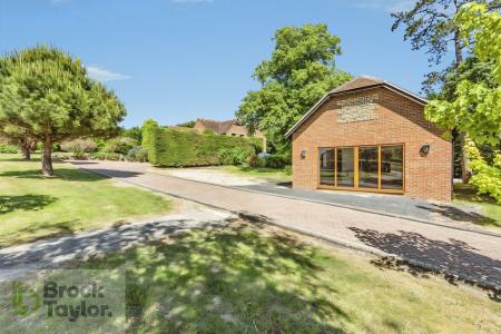 Garden outbuilding