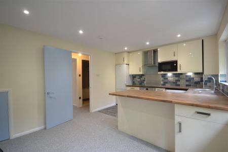 KITCHEN DINER ALT 1.