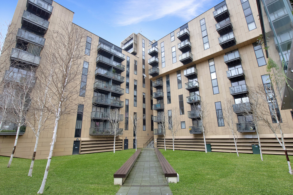 London Road, Isleworth, TW7