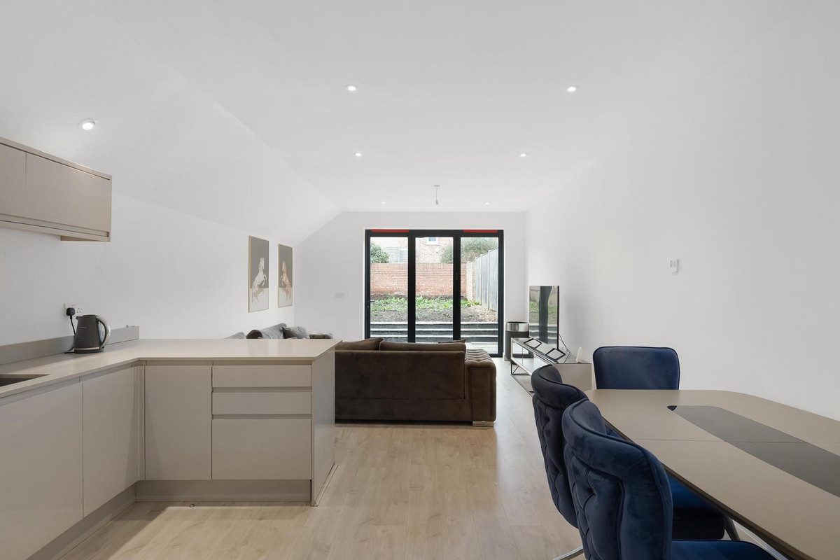 Whitestile Road, Brentford, TW8