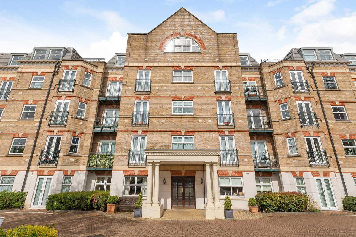 The Vale, London, W3