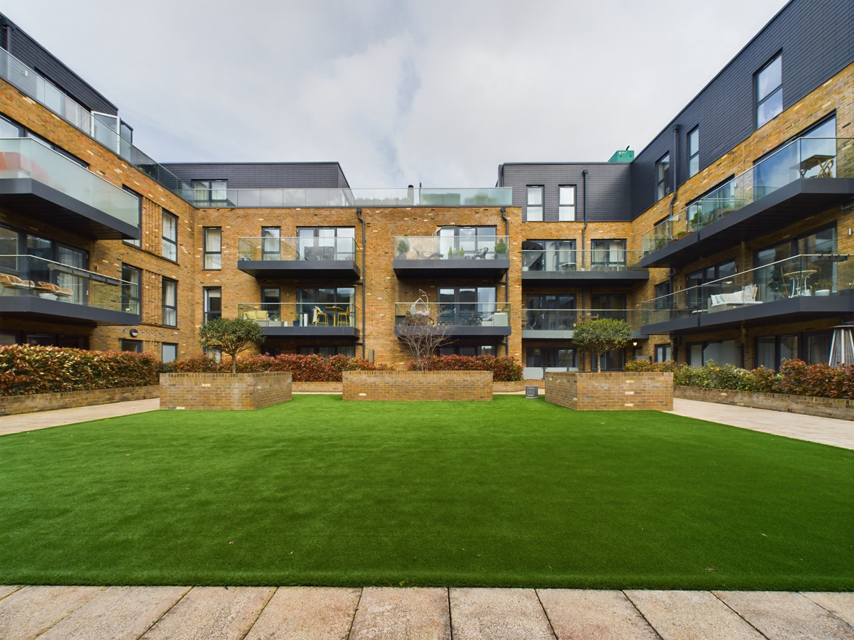 Lion Wharf Road, London, TW7