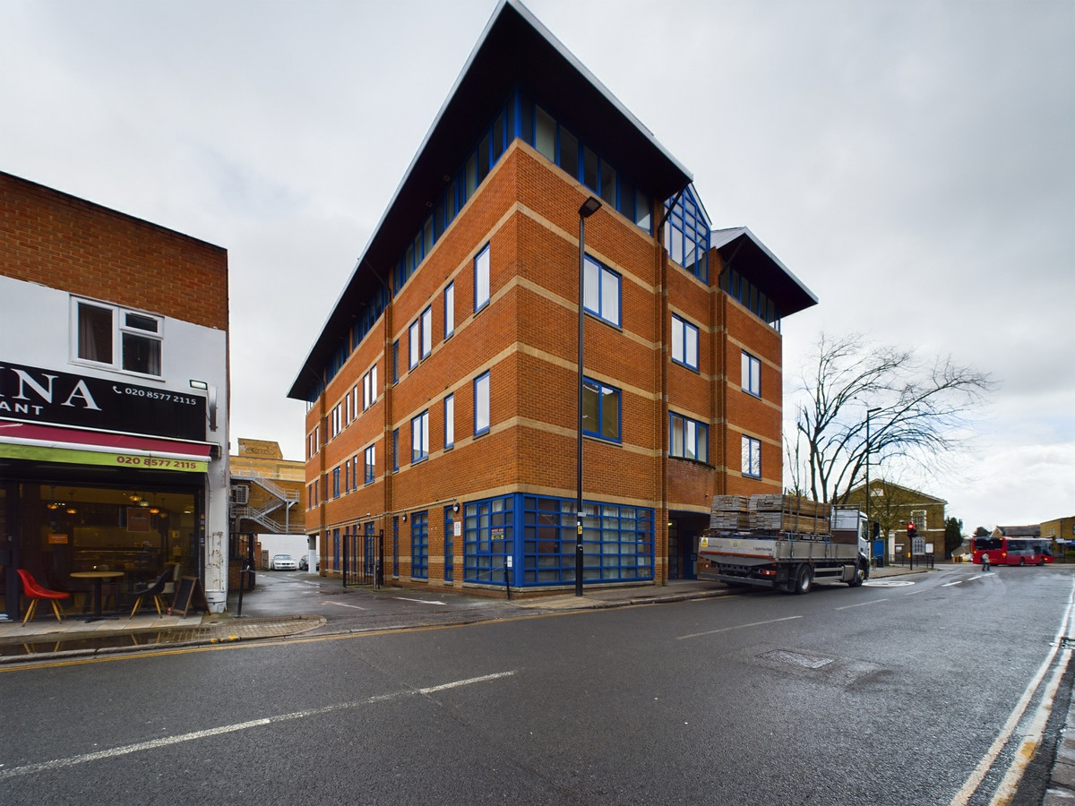 Douglas Road, Hounslow, TW3