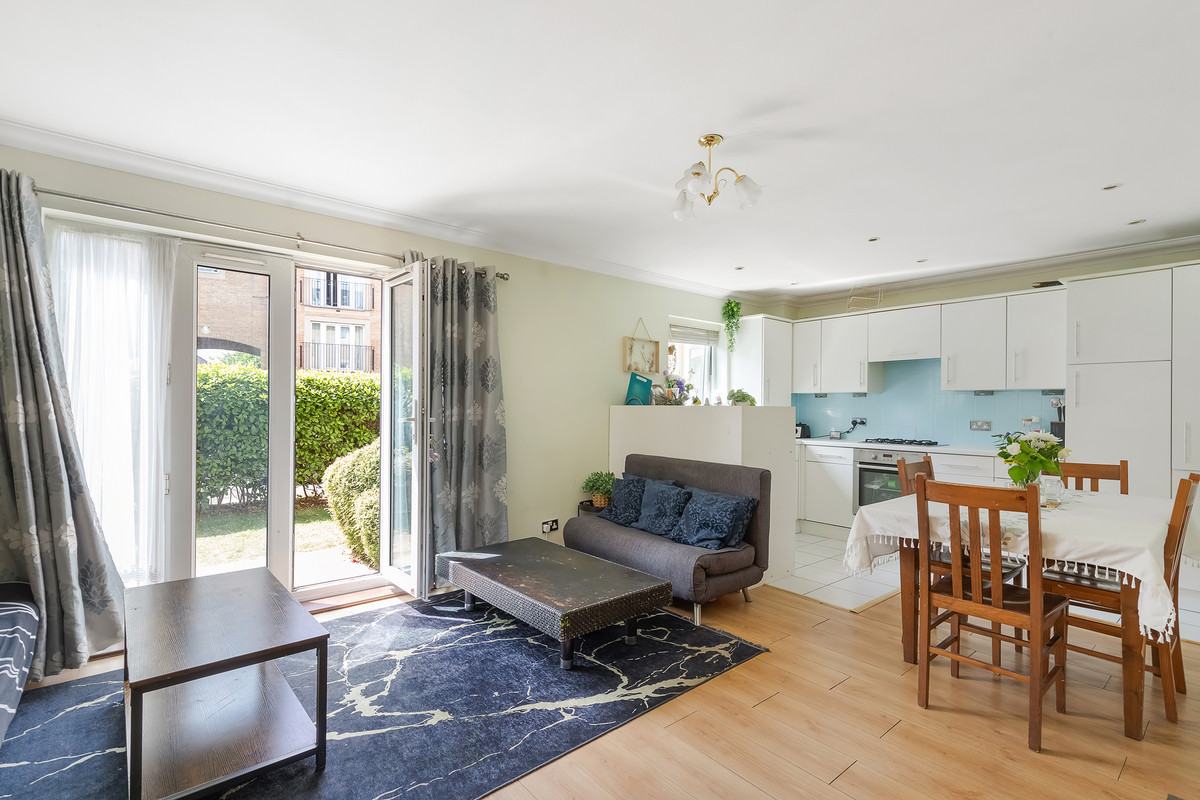 White Lodge Close, Isleworth, TW7