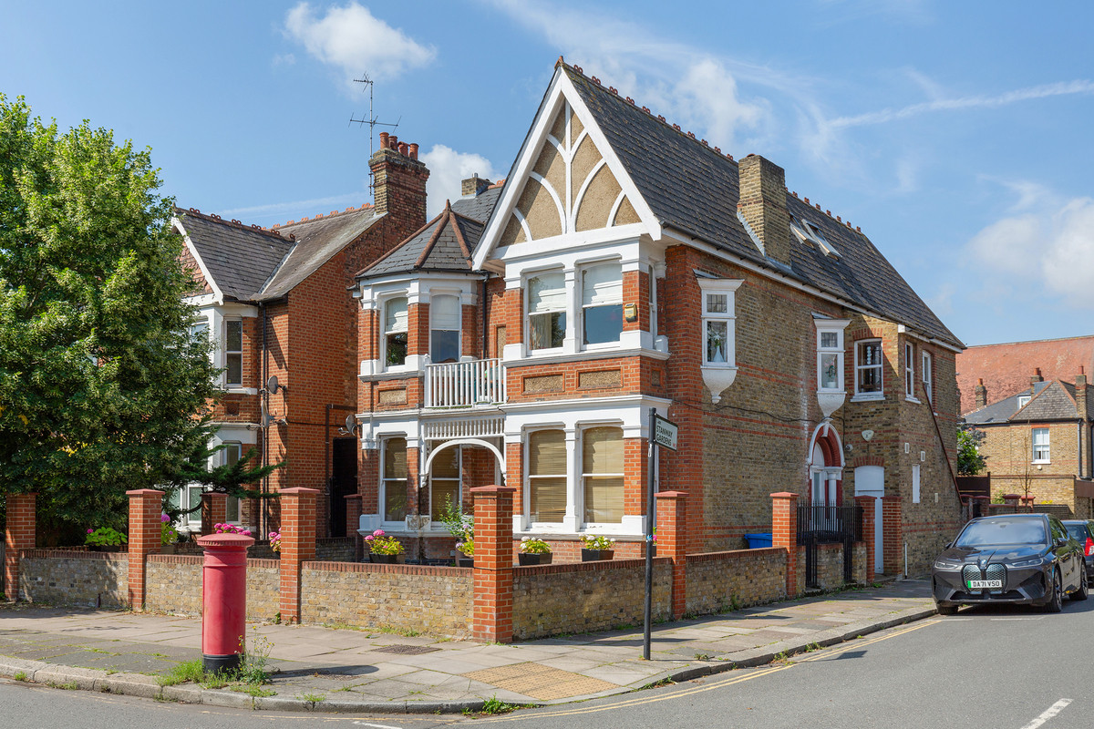 Twyford Avenue, London, W3